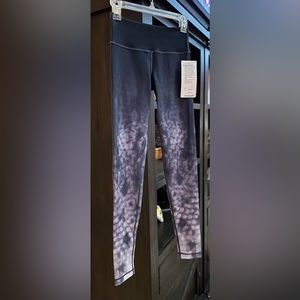 Lululemon Wunder Under Azusa Yoga size 4